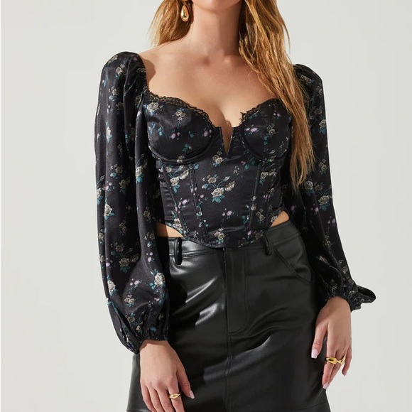 ASTR THE LABEL JOSEPHINE TOP BLACK FLORAL - Picture 1 of 4